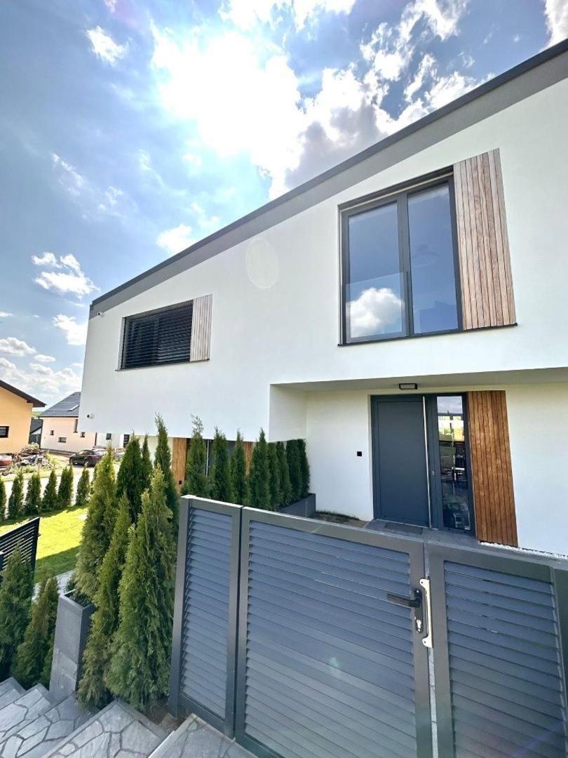 Luxury Apartments Maly Slavkov Dış mekan fotoğraf