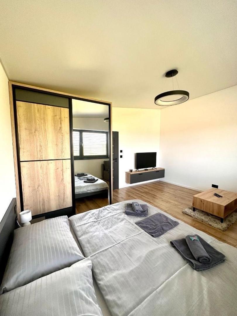 Luxury Apartments Maly Slavkov Dış mekan fotoğraf